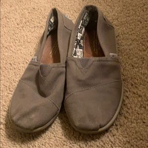 Toms
